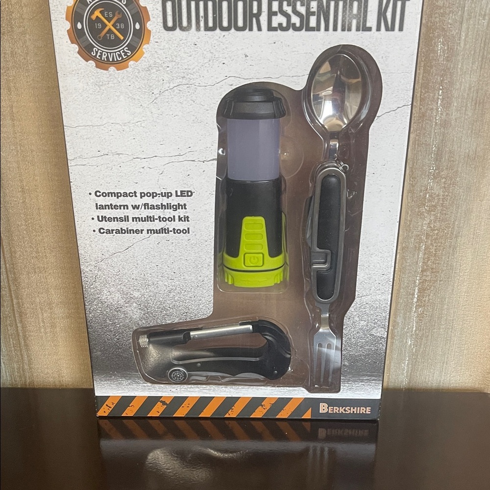 Berkshire Outdoor Kit with LED Lantern and Multi-Tool